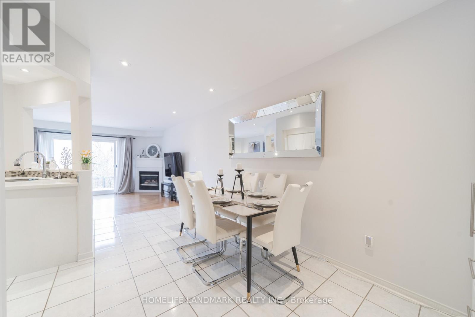 56 - 5420 Fallingbrook Drive, Mississauga, Ontario  L5V 2H6 - Photo 4 - W12985186