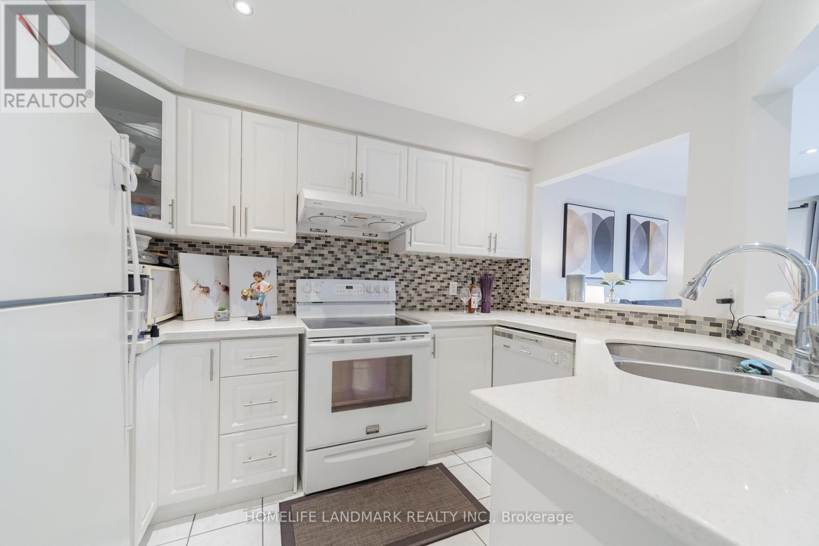 56 - 5420 Fallingbrook Drive, Mississauga, Ontario  L5V 2H6 - Photo 8 - W12985186