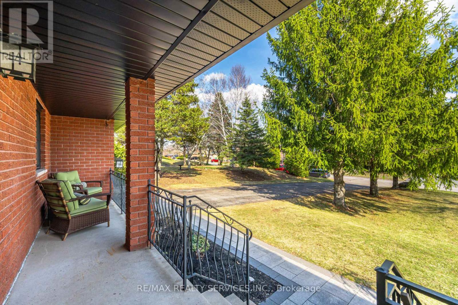 38 Marilyn Street, Caledon, Ontario  L7C 1H5 - Photo 2 - W12985226