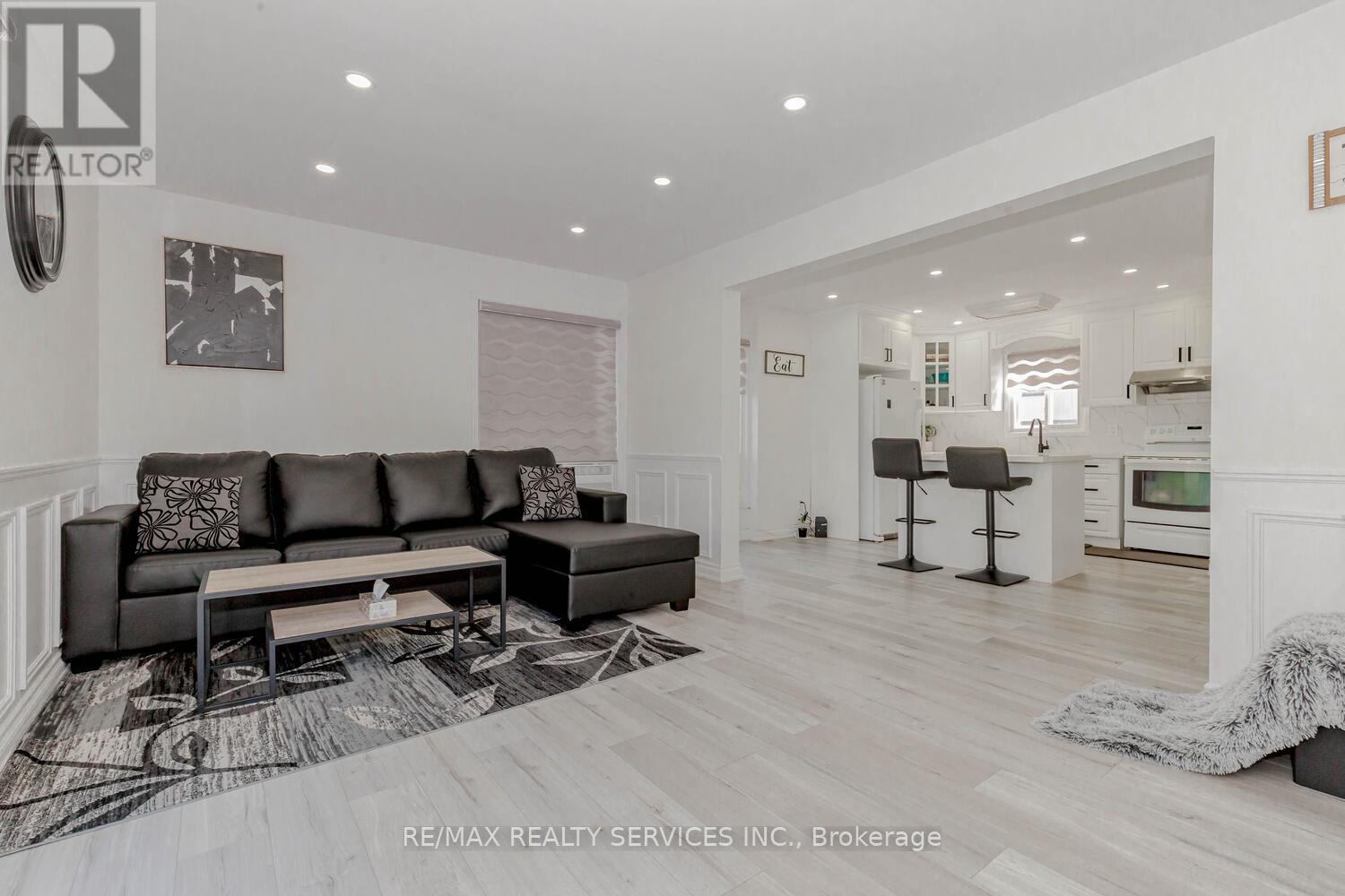 13 Greenbush Court, Brampton, Ontario  L6S 2K2 - Photo 14 - W12985234