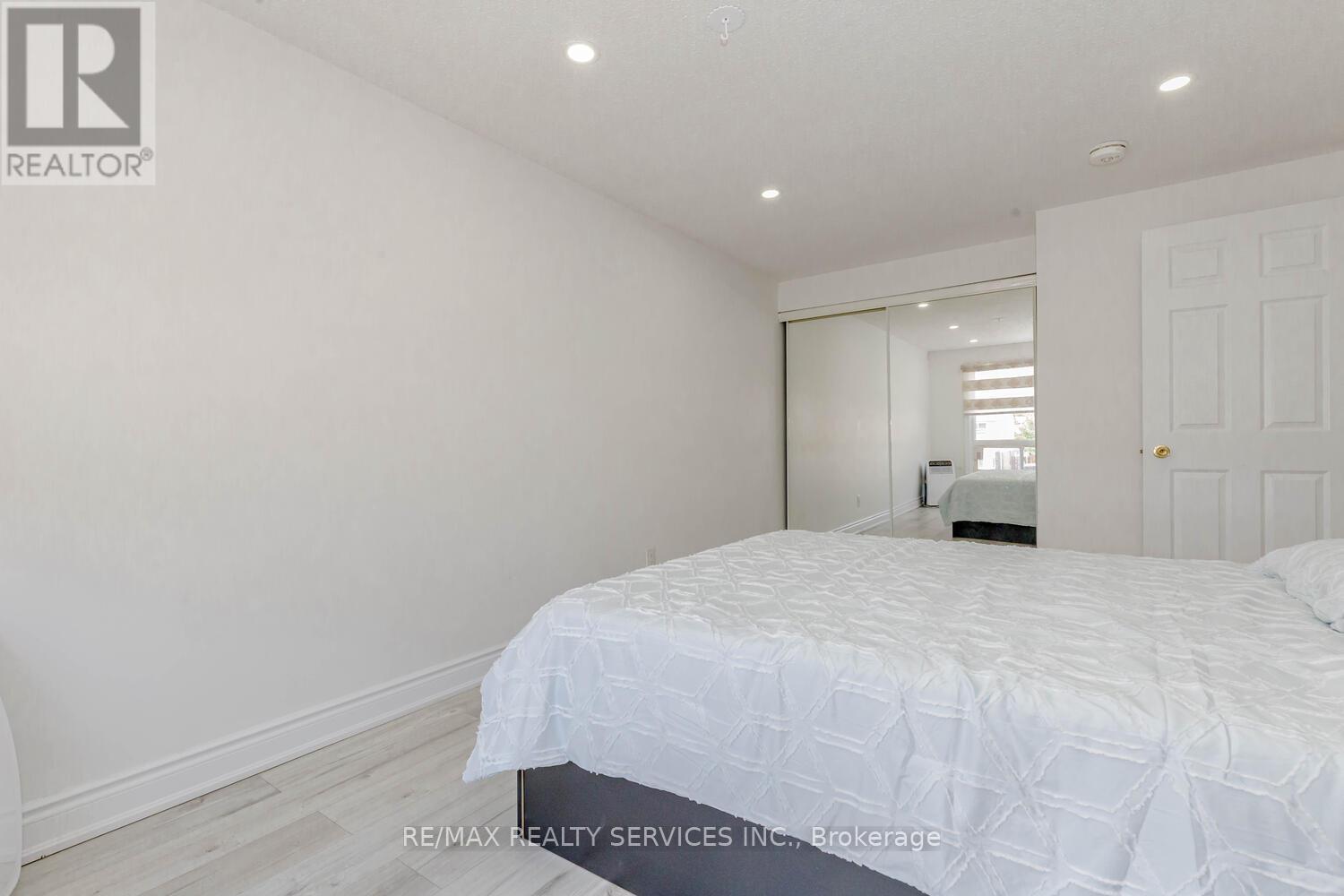 13 Greenbush Court, Brampton, Ontario  L6S 2K2 - Photo 25 - W12985234