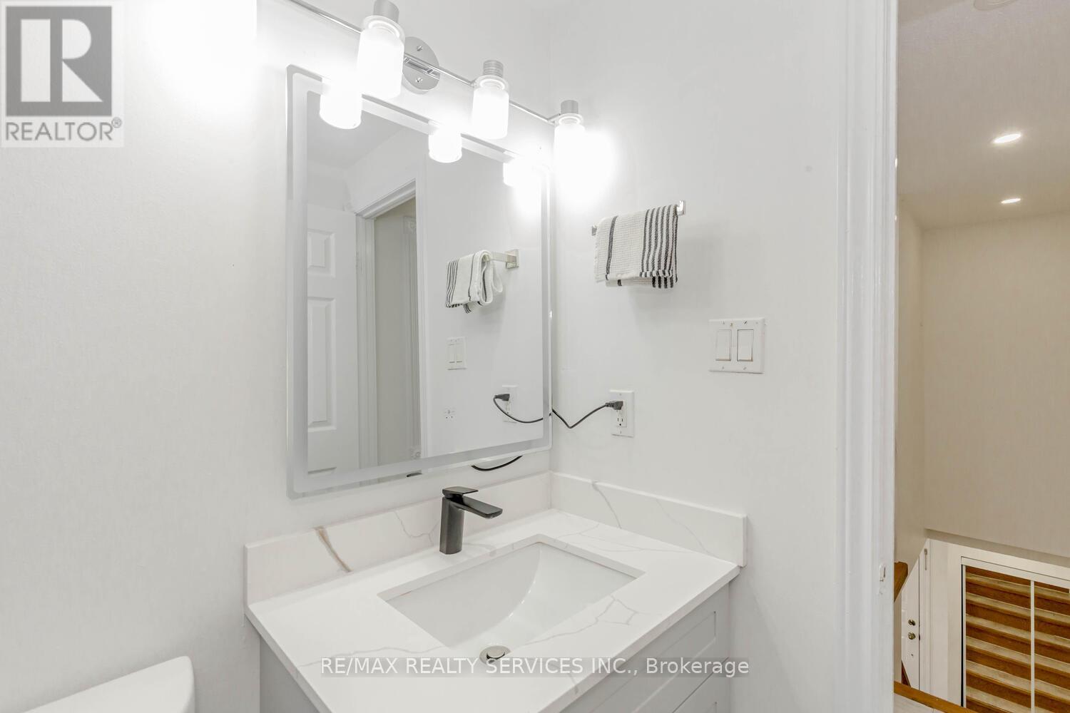 13 Greenbush Court, Brampton, Ontario  L6S 2K2 - Photo 31 - W12985234