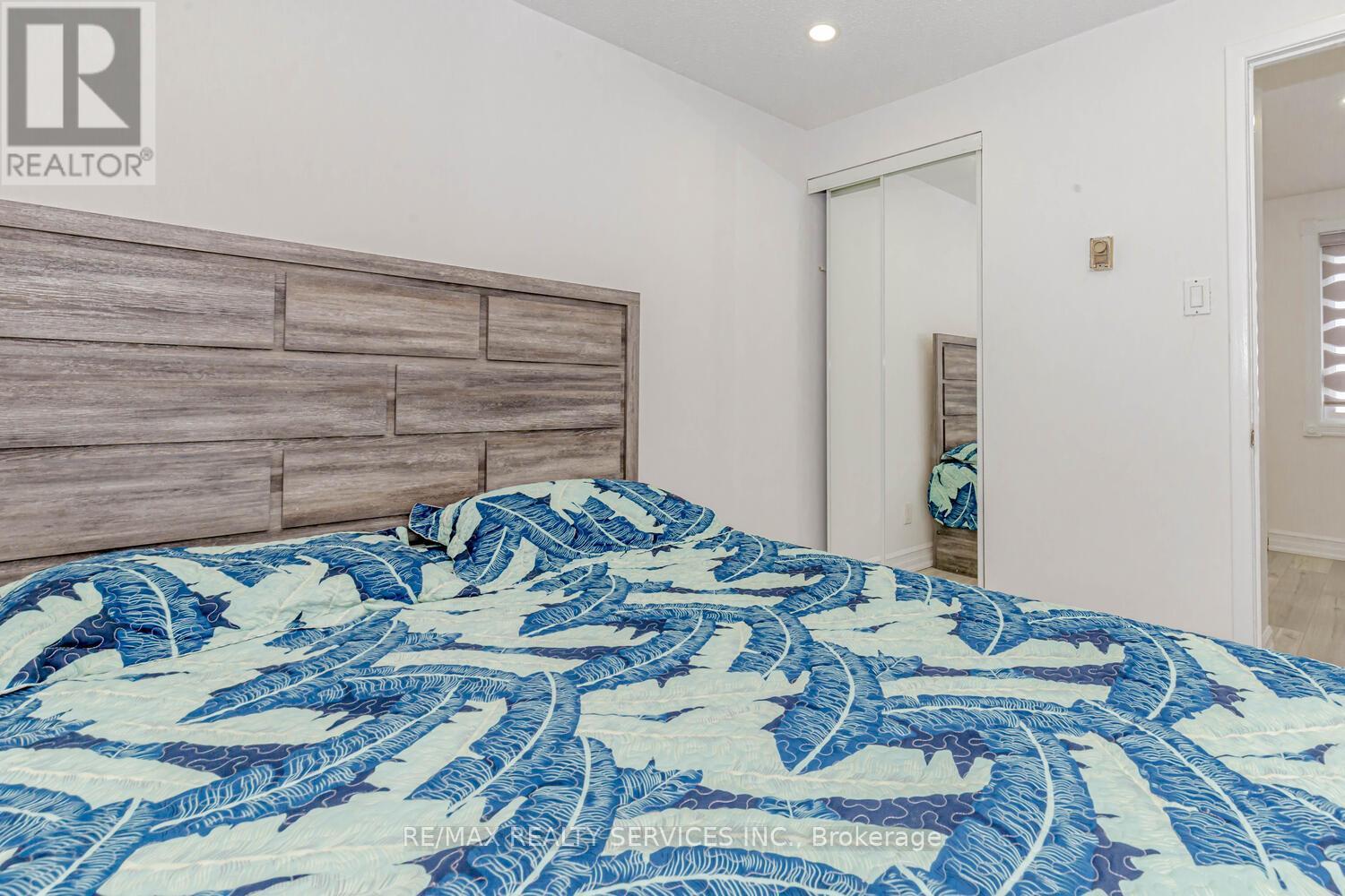 13 Greenbush Court, Brampton, Ontario  L6S 2K2 - Photo 33 - W12985234