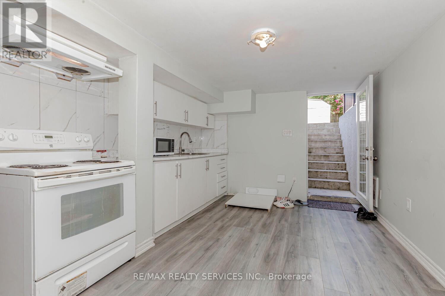 13 Greenbush Court, Brampton, Ontario  L6S 2K2 - Photo 36 - W12985234