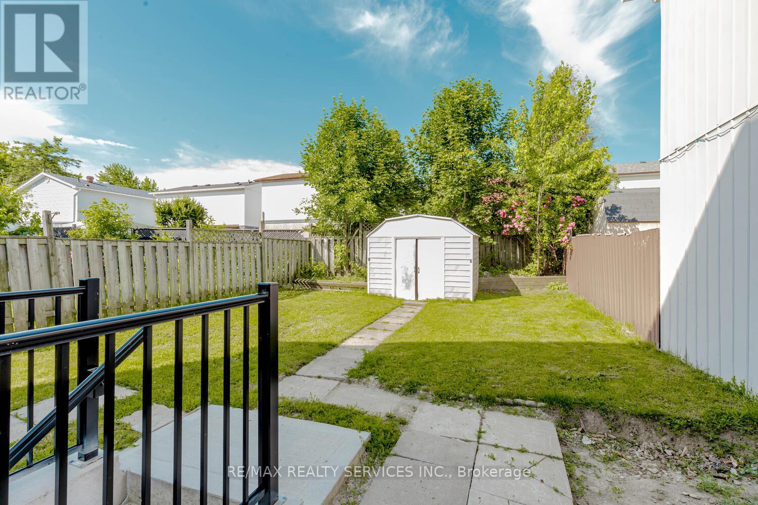 13 Greenbush Court, Brampton, Ontario  L6S 2K2 - Photo 45 - W12985234