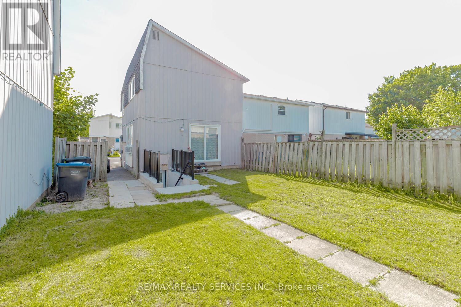 13 Greenbush Court, Brampton, Ontario  L6S 2K2 - Photo 46 - W12985234