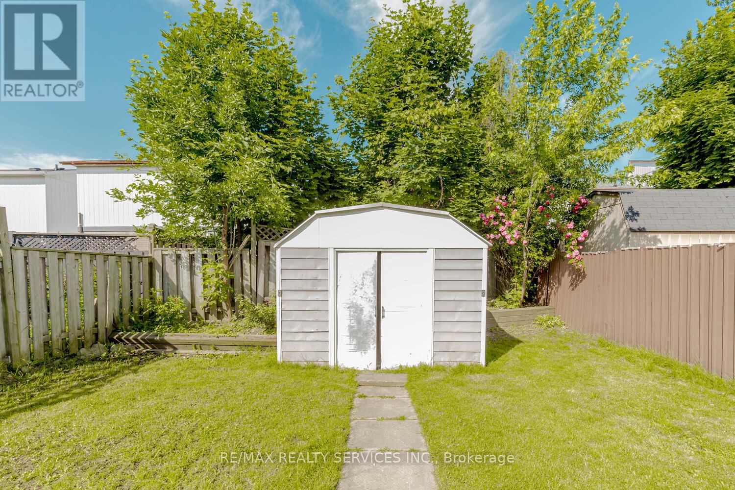 13 Greenbush Court, Brampton, Ontario  L6S 2K2 - Photo 49 - W12985234