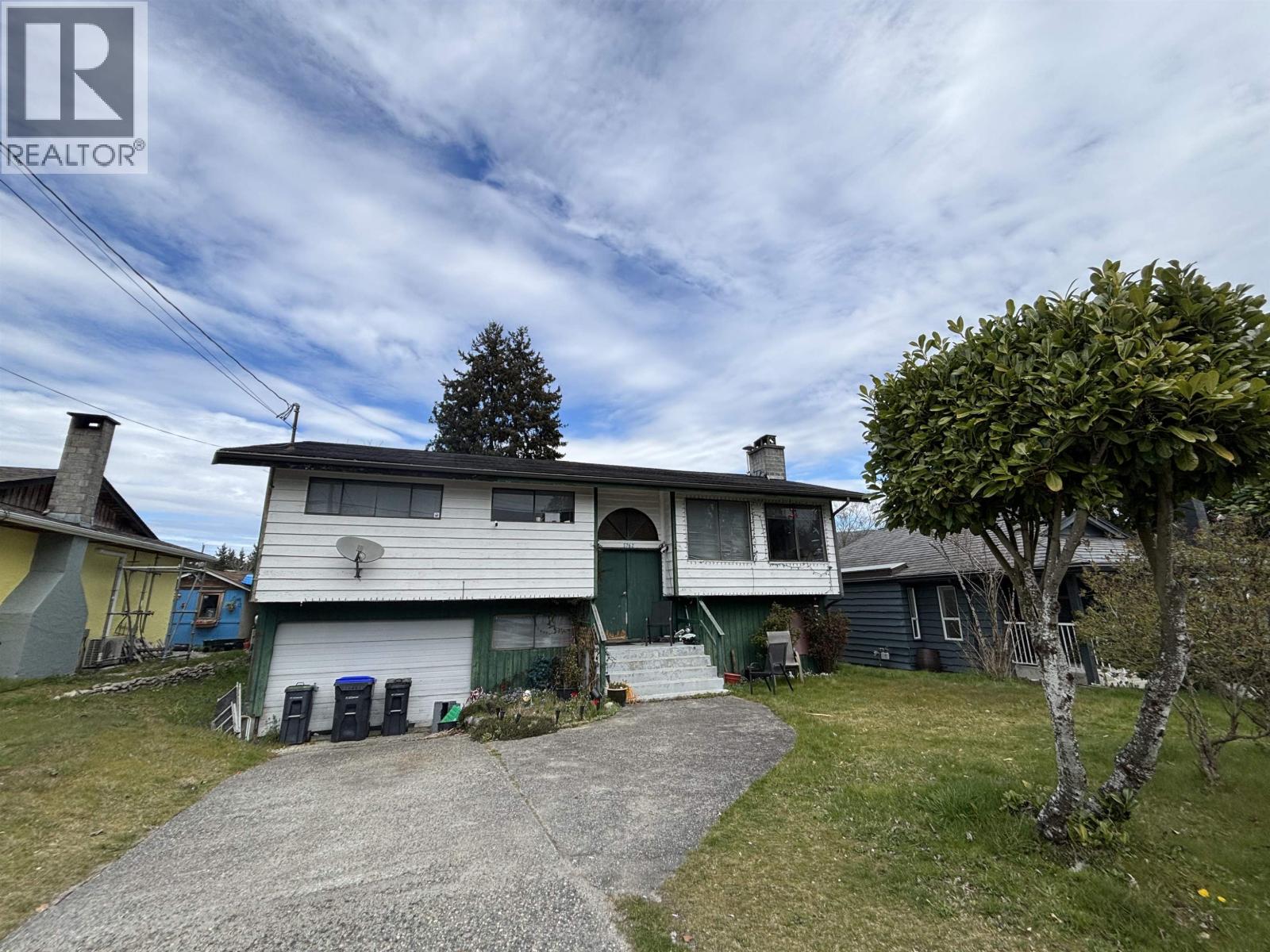 5762 SPINDRIFT STREET, Sechelt, British Columbia