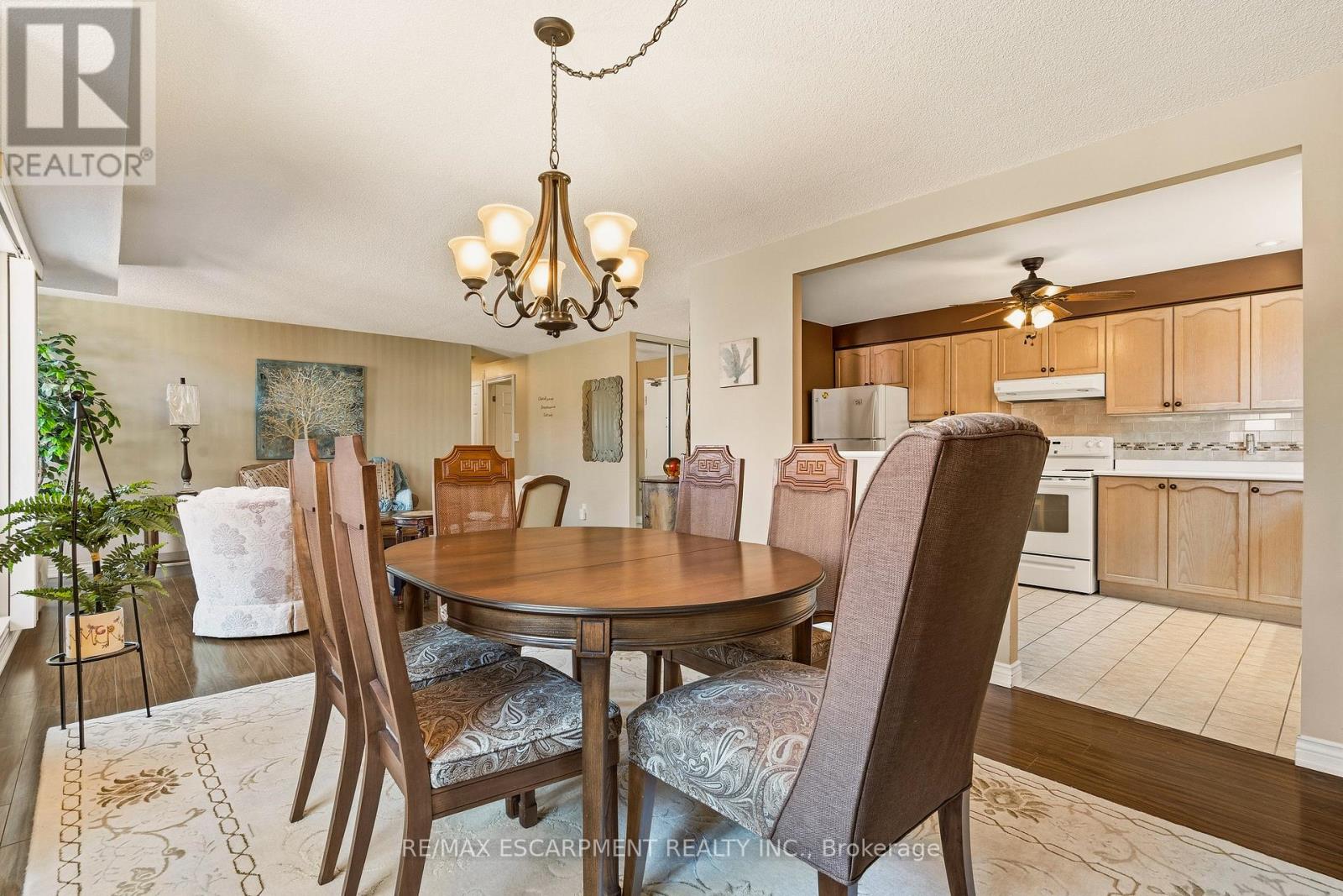 203 - 8 Main Street, Hamilton, Ontario  L9H 1B8 - Photo 15 - X12984938