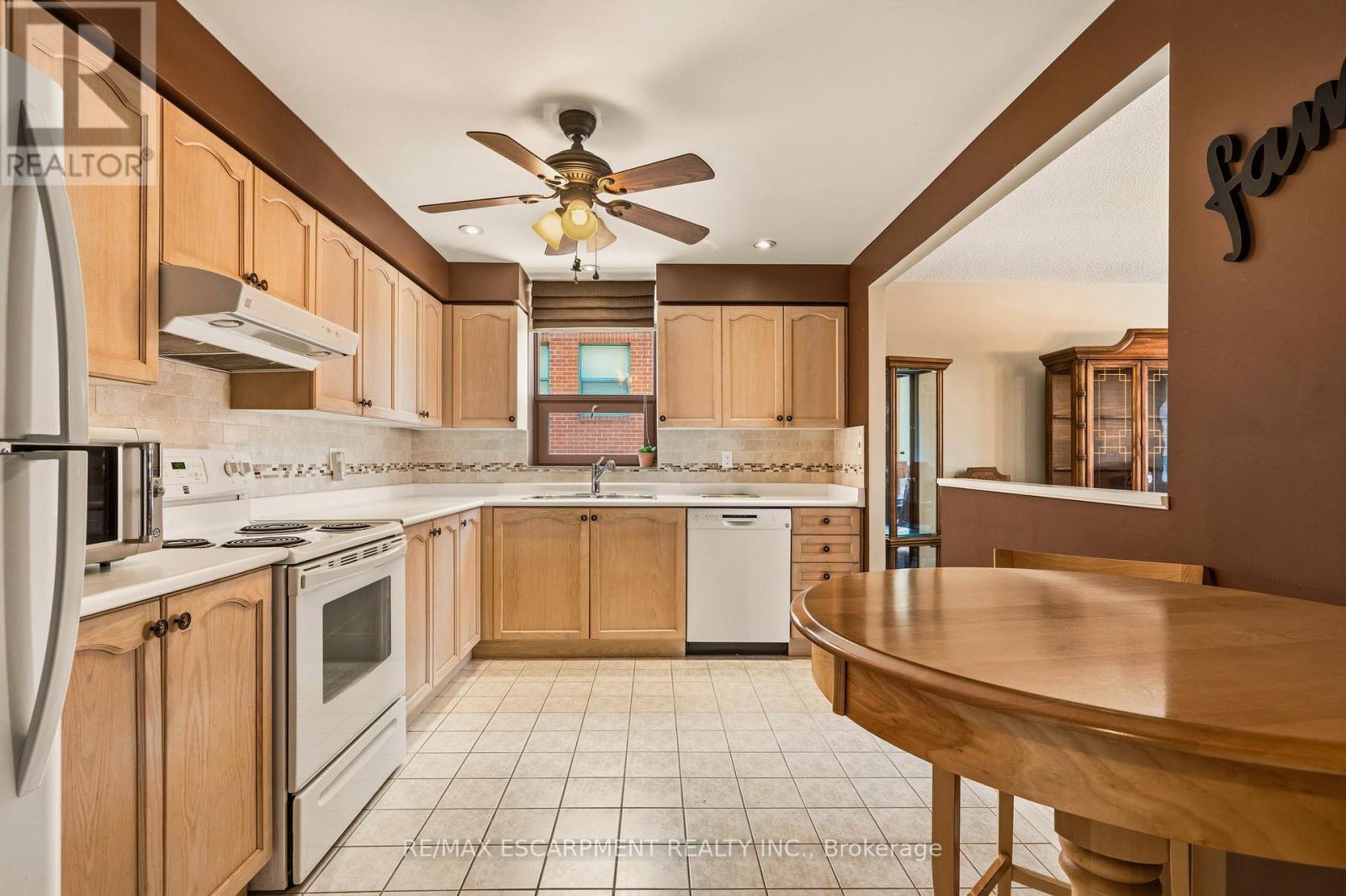 203 - 8 Main Street, Hamilton, Ontario  L9H 1B8 - Photo 19 - X12984938