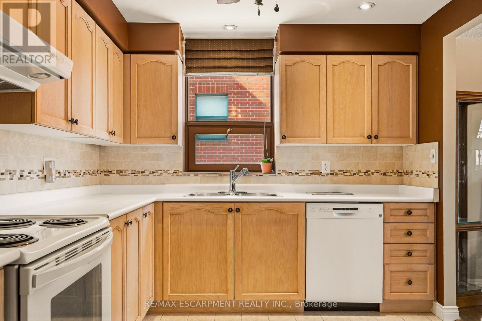 203 - 8 Main Street, Hamilton, Ontario  L9H 1B8 - Photo 20 - X12984938