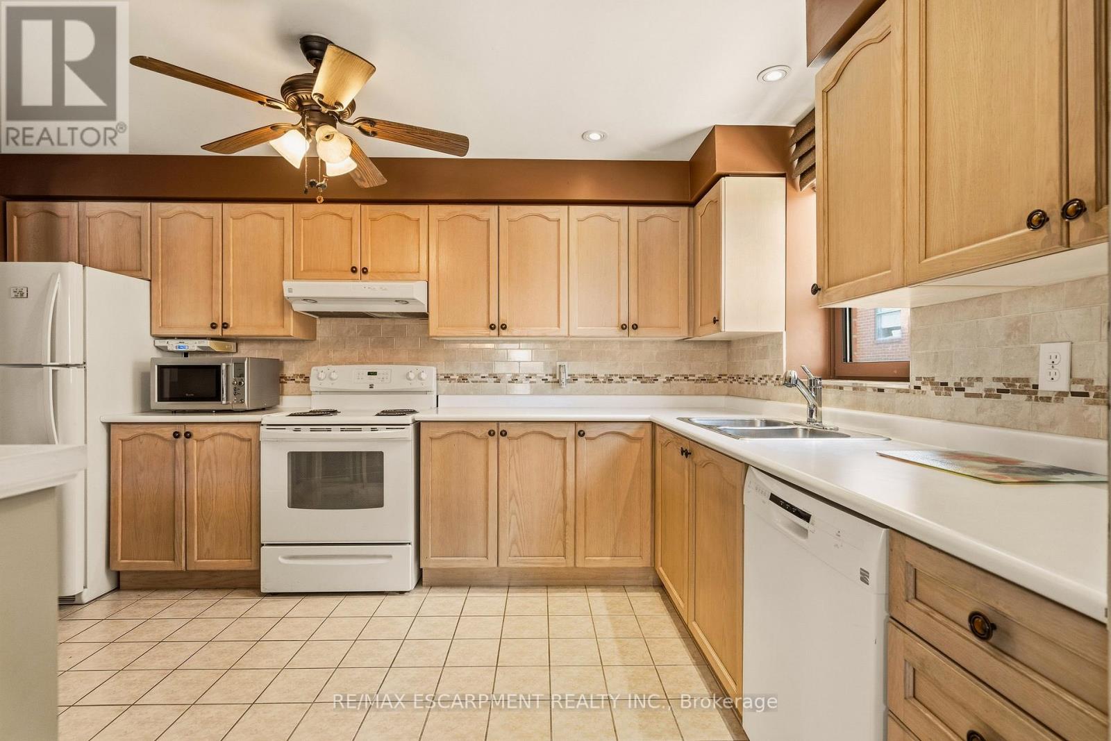 203 - 8 Main Street, Hamilton, Ontario  L9H 1B8 - Photo 21 - X12984938