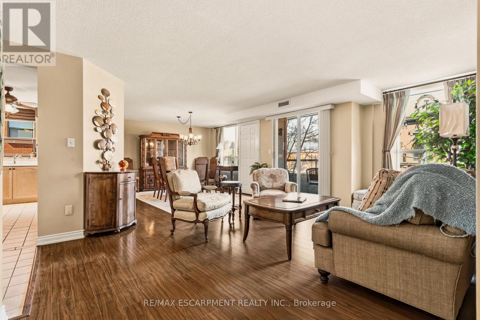 203 - 8 Main Street, Hamilton, Ontario  L9H 1B8 - Photo 8 - X12984938