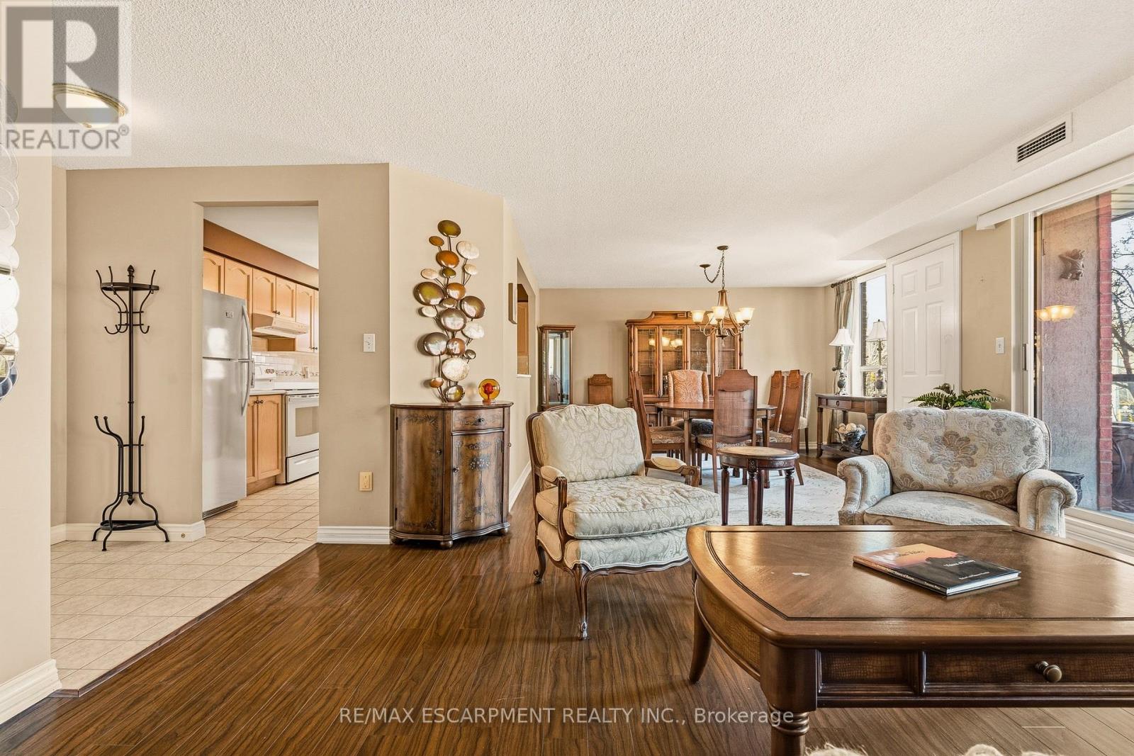 203 - 8 Main Street, Hamilton, Ontario  L9H 1B8 - Photo 9 - X12984938