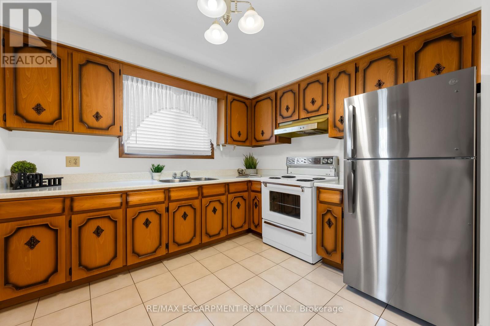 11 Forest Hill Crescent, Hamilton (Red Hill), Ontario  L8K 5V2 - Photo 11 - X12985006