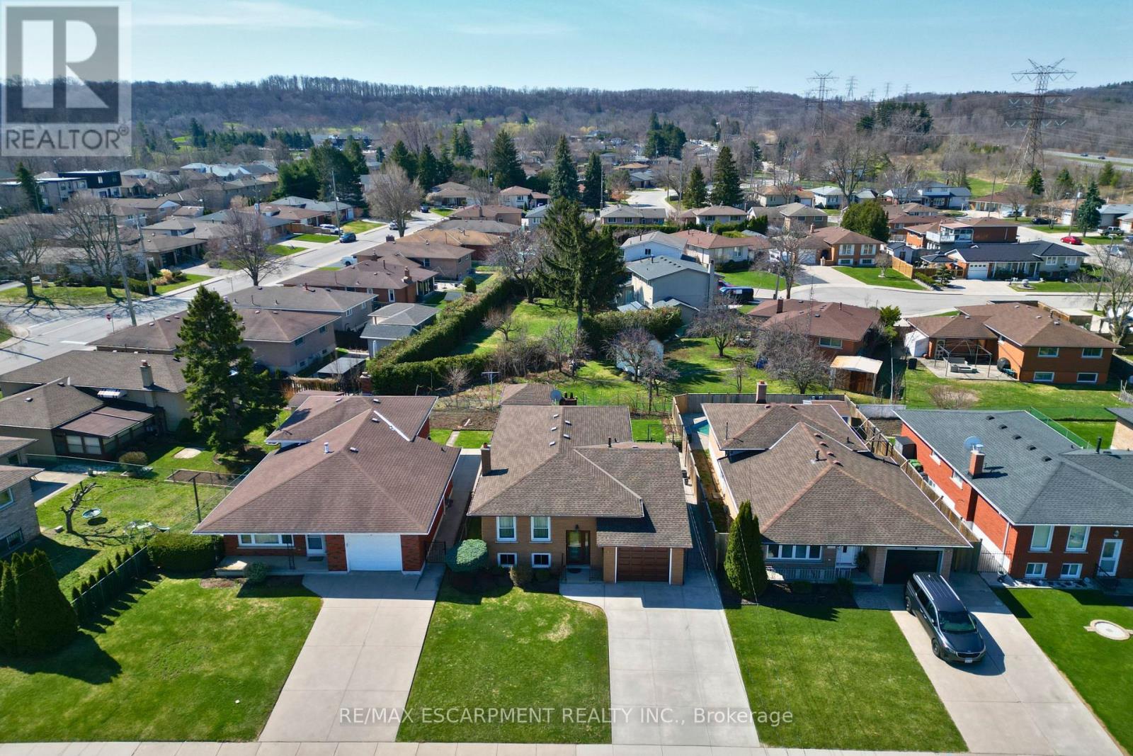 11 Forest Hill Crescent, Hamilton (Red Hill), Ontario  L8K 5V2 - Photo 2 - X12985006