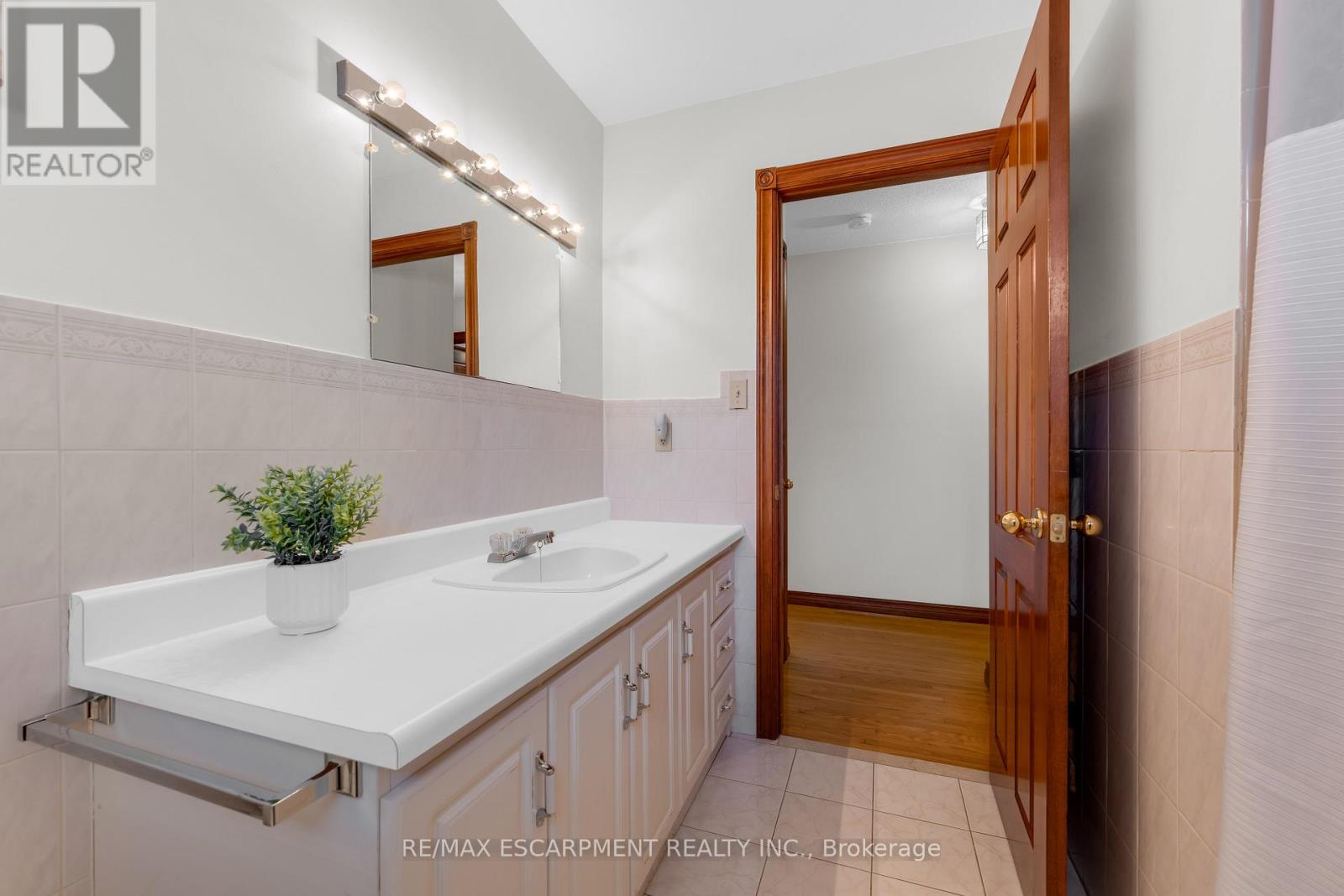 11 Forest Hill Crescent, Hamilton (Red Hill), Ontario  L8K 5V2 - Photo 21 - X12985006