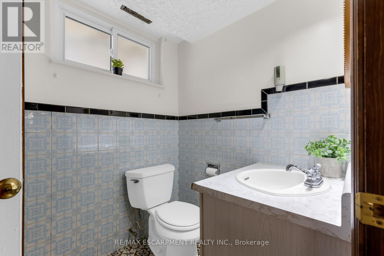 11 Forest Hill Crescent, Hamilton (Red Hill), Ontario  L8K 5V2 - Photo 38 - X12985006