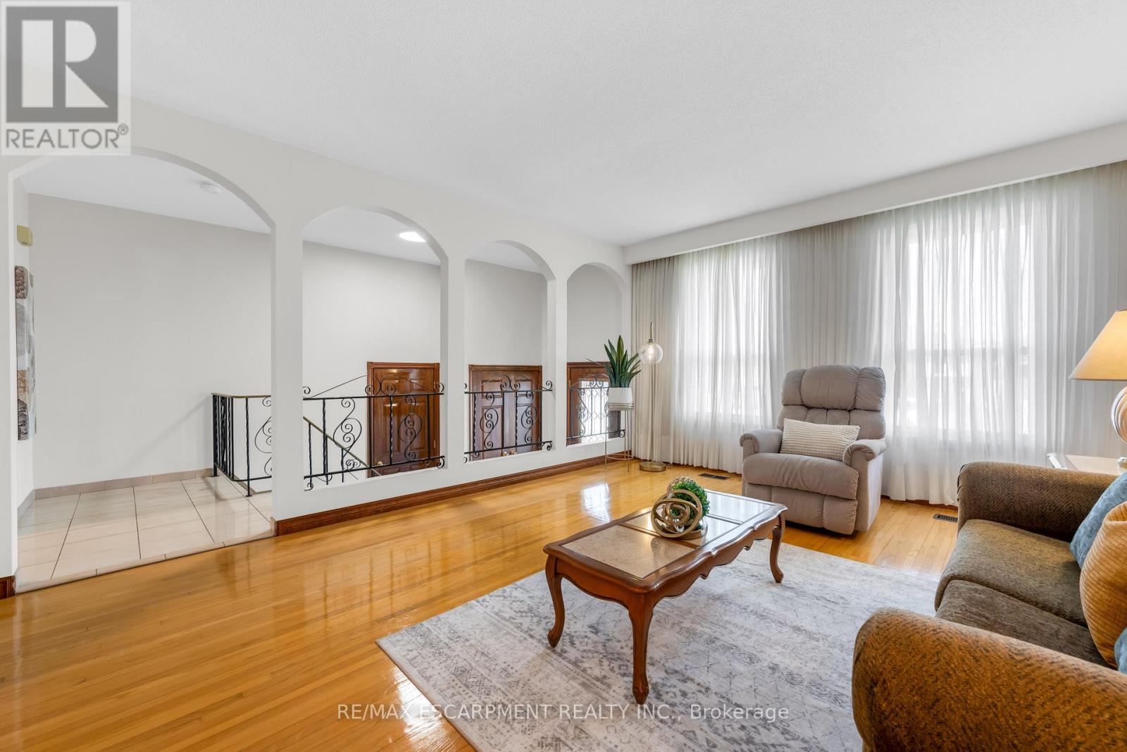 11 Forest Hill Crescent, Hamilton (Red Hill), Ontario  L8K 5V2 - Photo 6 - X12985006