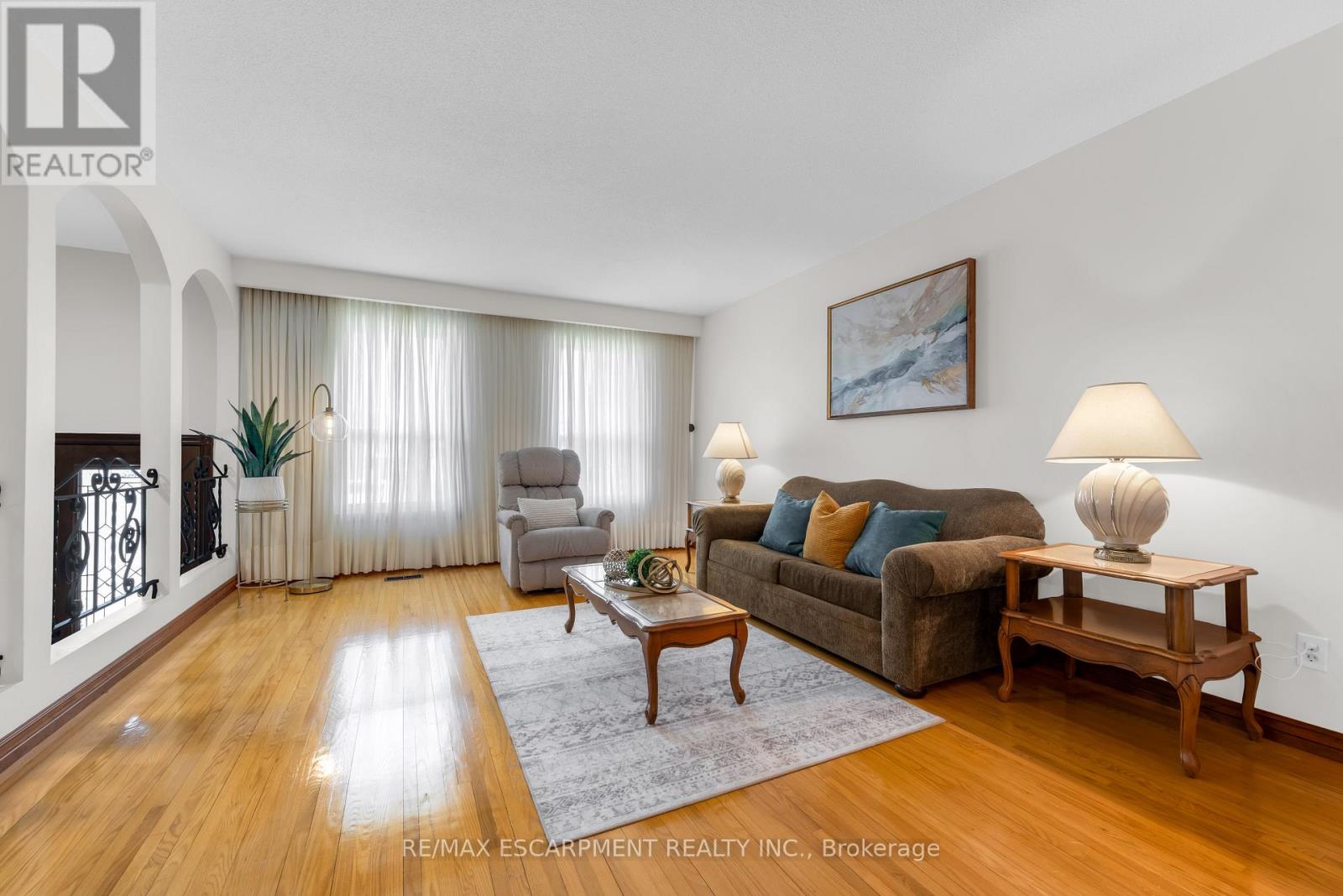 11 Forest Hill Crescent, Hamilton (Red Hill), Ontario  L8K 5V2 - Photo 7 - X12985006