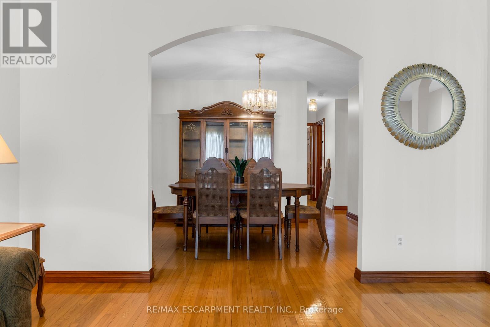 11 Forest Hill Crescent, Hamilton (Red Hill), Ontario  L8K 5V2 - Photo 8 - X12985006