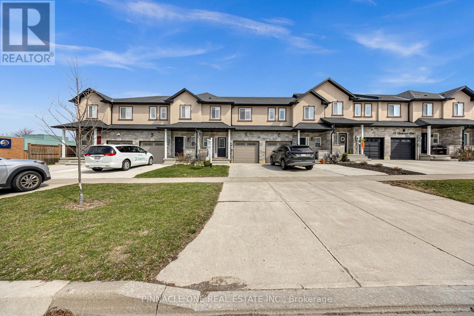 7 Mistywood Drive, Hamilton, Ontario  L8J 2N6 - Photo 3 - X12985036