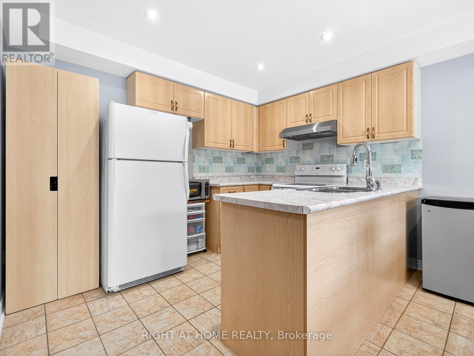 349 Wood Duck Lane, Newmarket, Ontario  L3X 2X8 - Photo 12 - N12781668