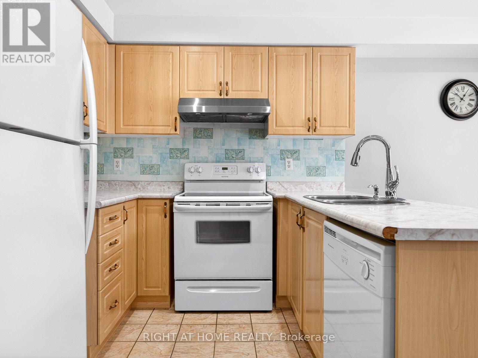 349 Wood Duck Lane, Newmarket, Ontario  L3X 2X8 - Photo 13 - N12781668