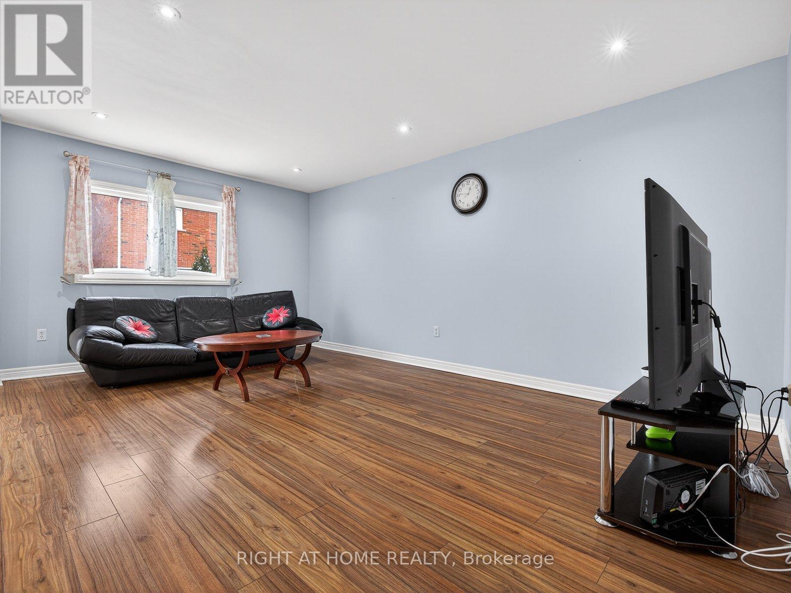 349 Wood Duck Lane, Newmarket, Ontario  L3X 2X8 - Photo 7 - N12781668