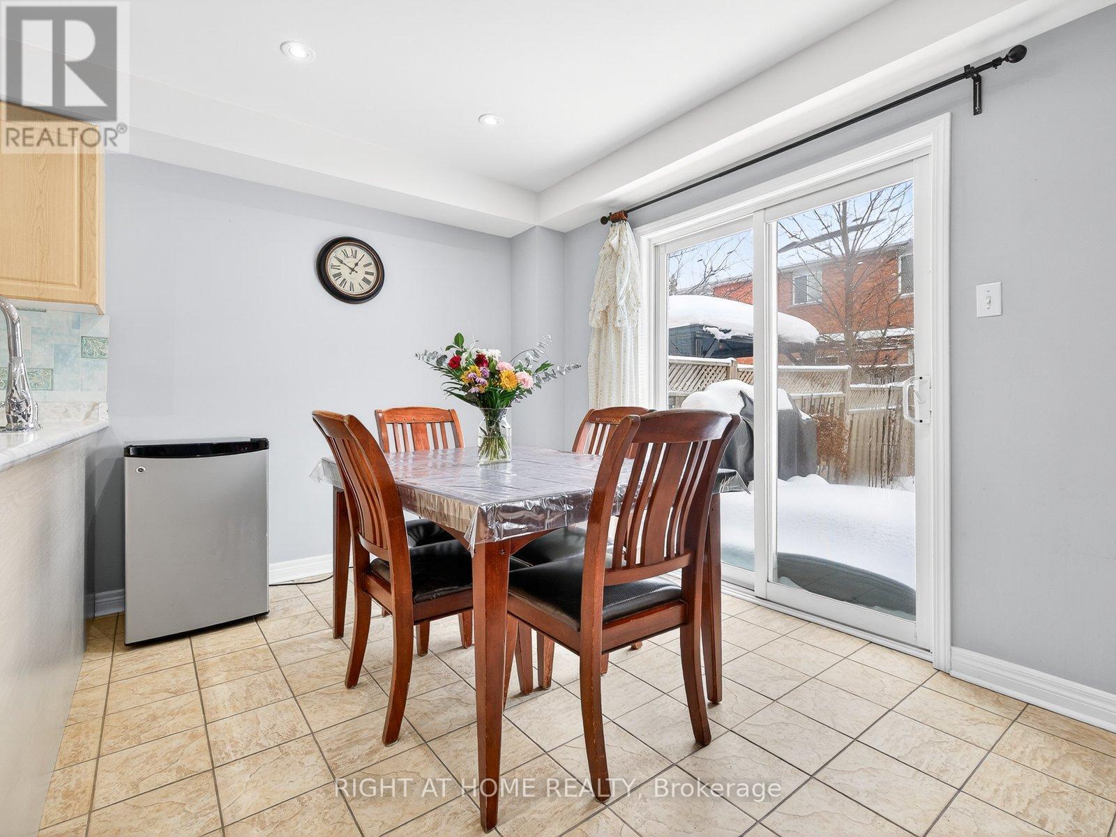 349 Wood Duck Lane, Newmarket, Ontario  L3X 2X8 - Photo 10 - N12781668