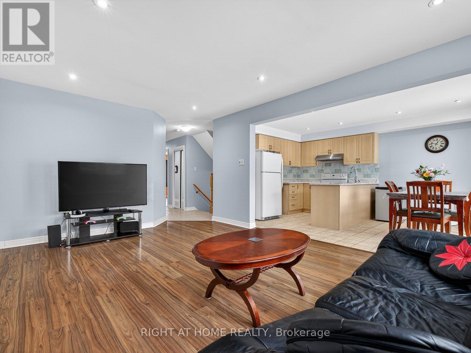 349 Wood Duck Lane, Newmarket, Ontario  L3X 2X8 - Photo 8 - N12781668