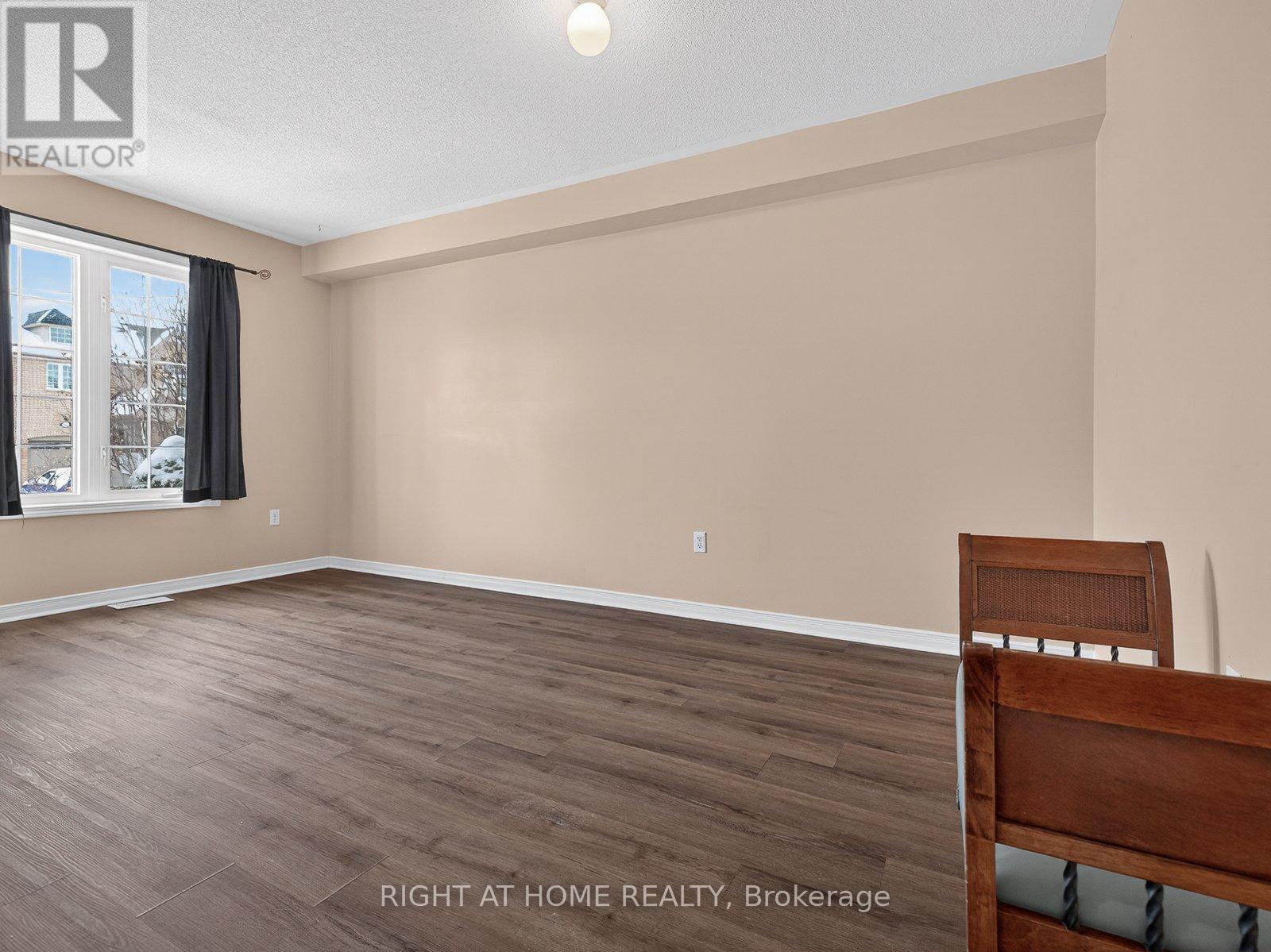 349 Wood Duck Lane, Newmarket, Ontario  L3X 2X8 - Photo 4 - N12781668