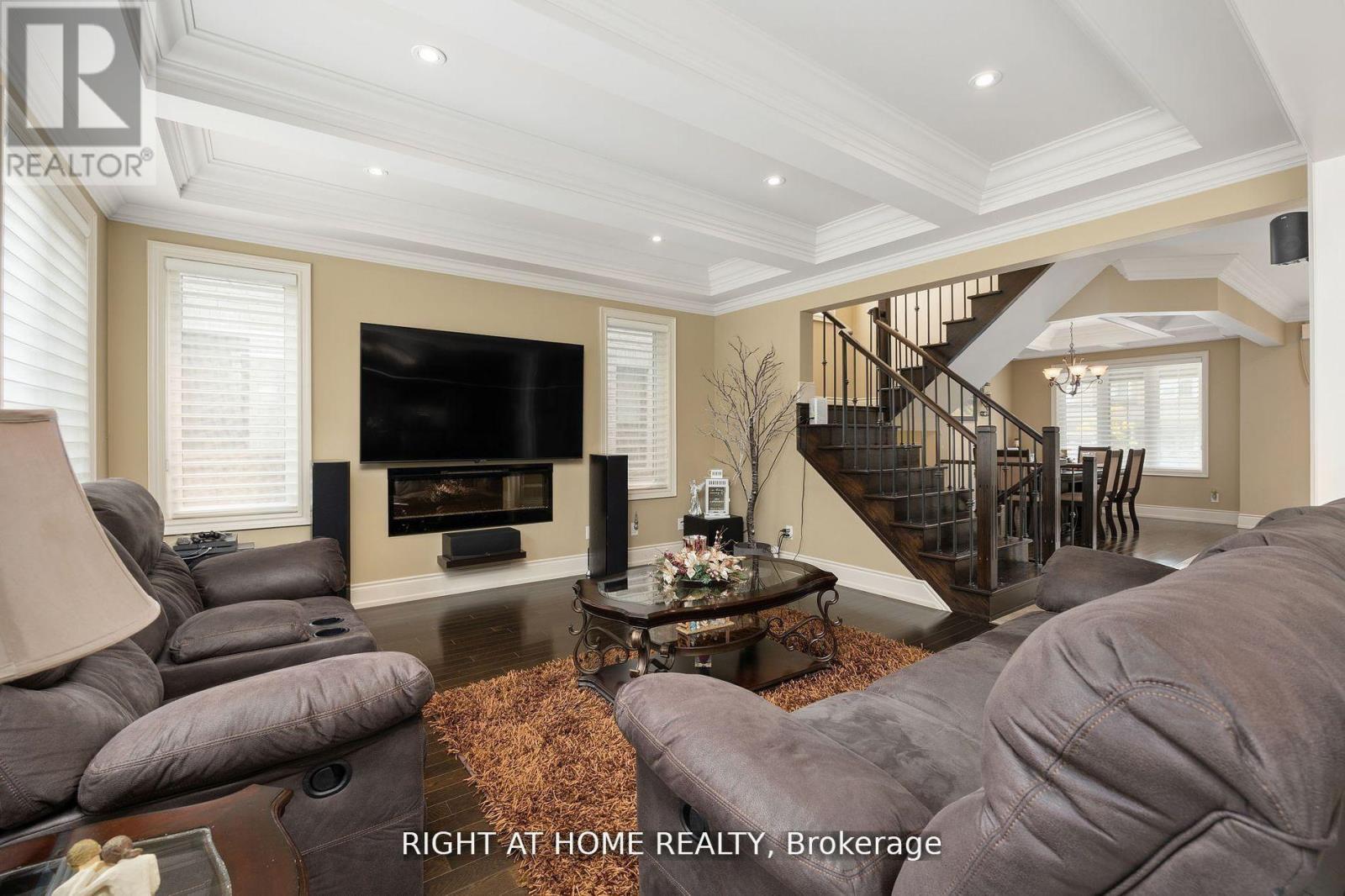 25 Charterhouse Drive N, Whitby, Ontario  L1R 3R8 - Photo 11 - E12973146