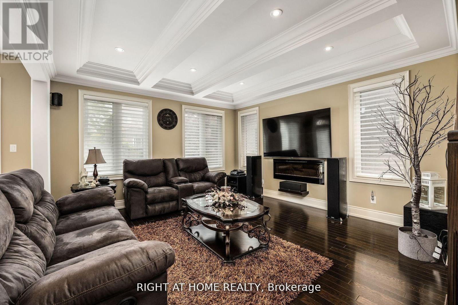 25 Charterhouse Drive N, Whitby, Ontario  L1R 3R8 - Photo 12 - E12973146