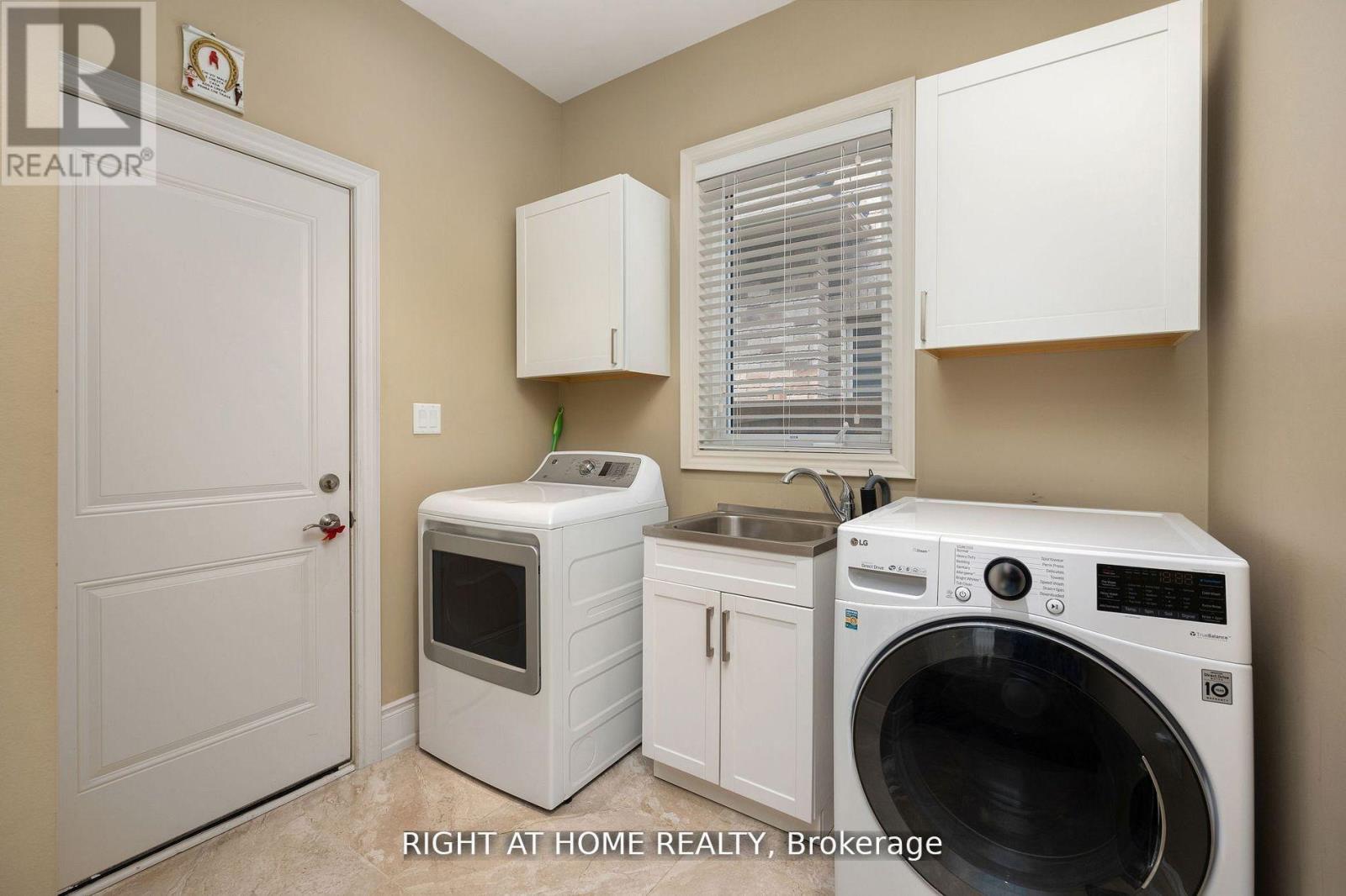 25 Charterhouse Drive N, Whitby, Ontario  L1R 3R8 - Photo 13 - E12973146