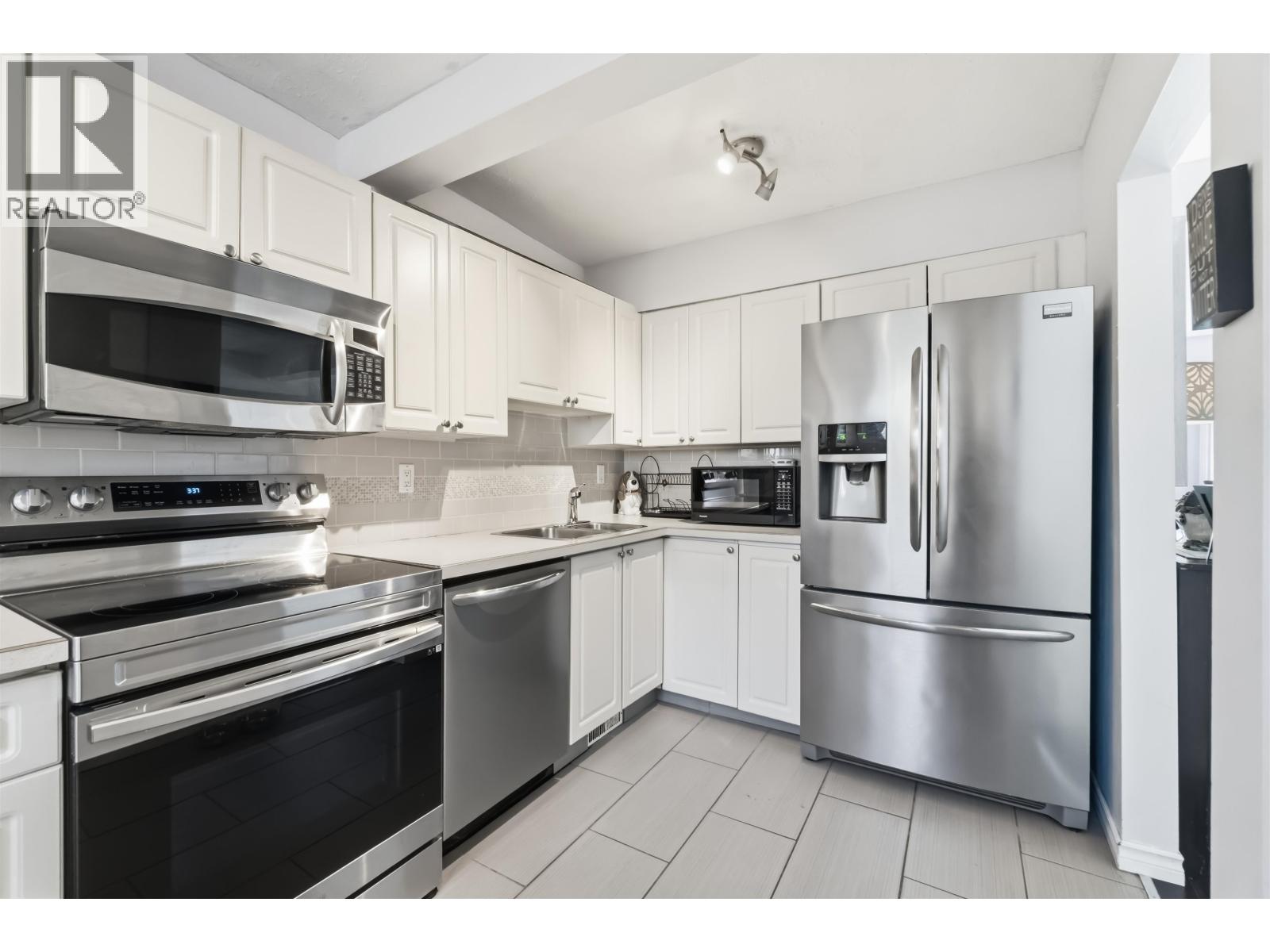 2713 Ellerslie Avenue, Burnaby, British Columbia  V5B 4R9 - Photo 7 - R3109921