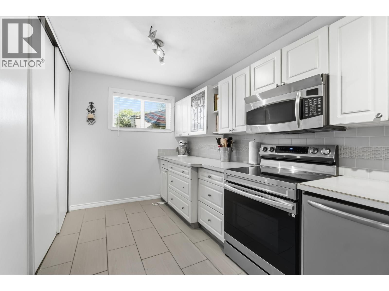 2713 Ellerslie Avenue, Burnaby, British Columbia  V5B 4R9 - Photo 9 - R3109921