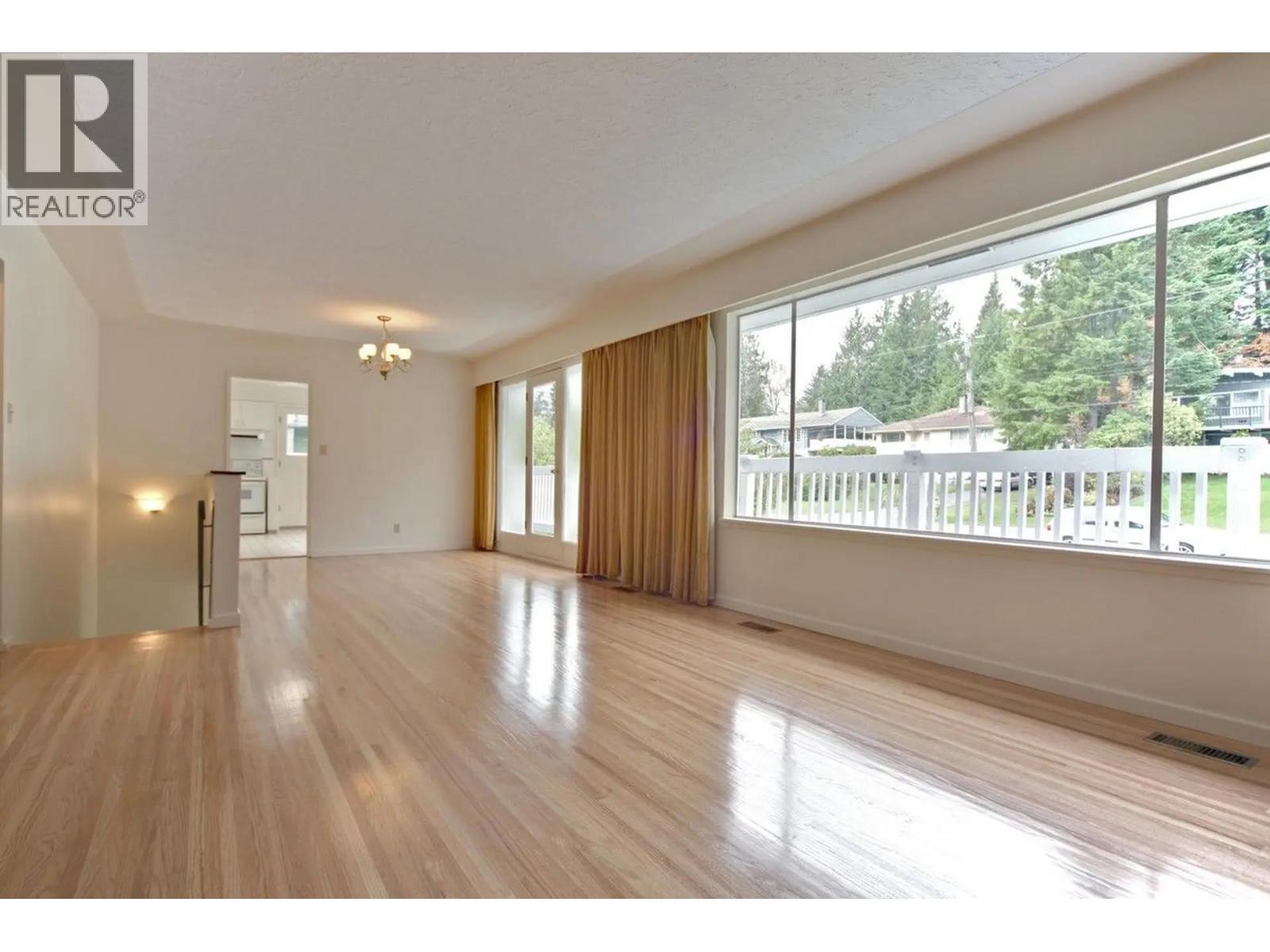 1025 Clements Avenue, North Vancouver, British Columbia  V7R 2L3 - Photo 12 - R3109953