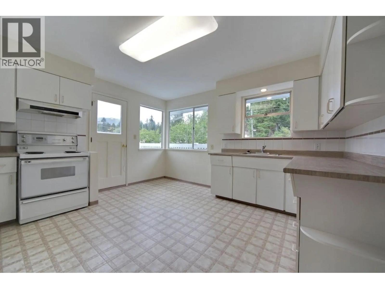 1025 Clements Avenue, North Vancouver, British Columbia  V7R 2L3 - Photo 15 - R3109953