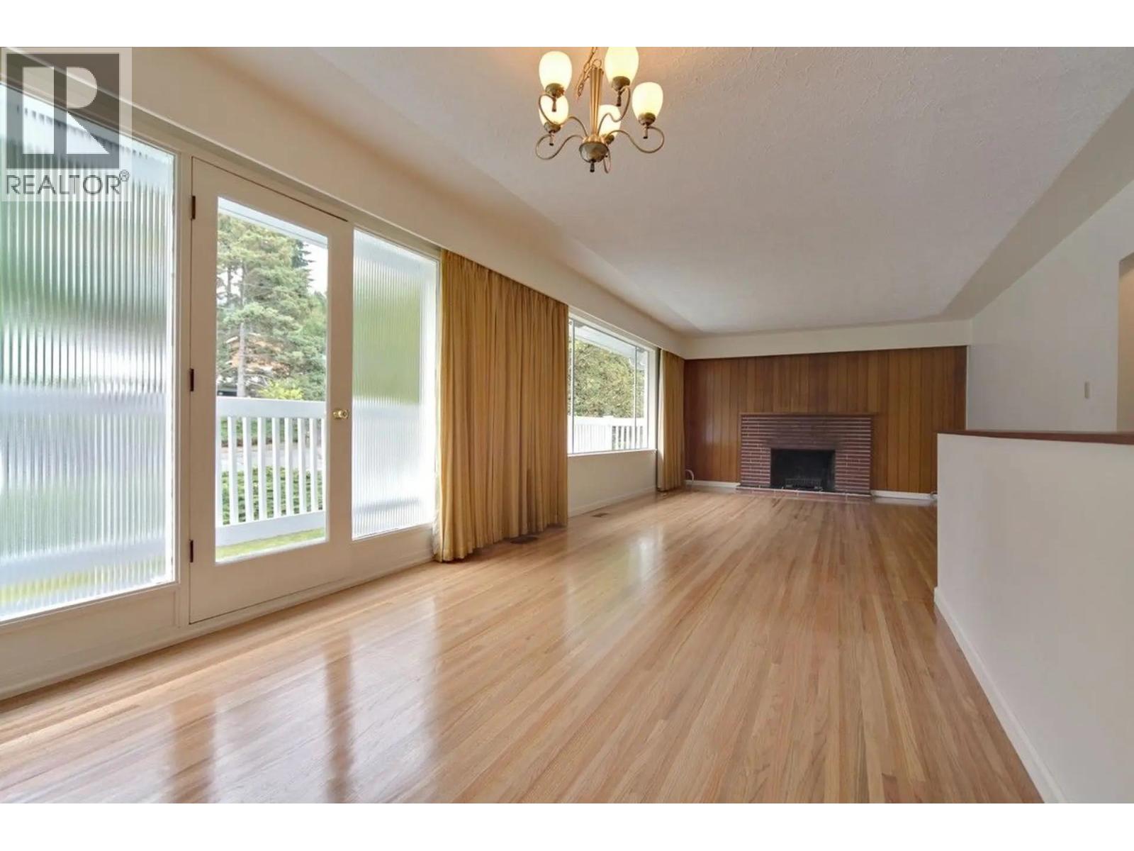 1025 Clements Avenue, North Vancouver, British Columbia  V7R 2L3 - Photo 2 - R3109953