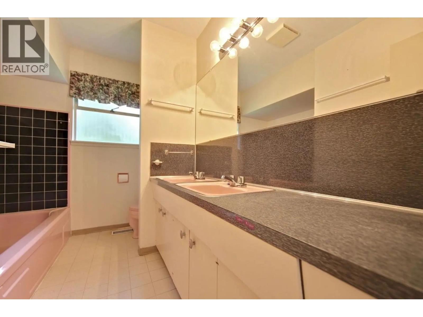 1025 Clements Avenue, North Vancouver, British Columbia  V7R 2L3 - Photo 9 - R3109953