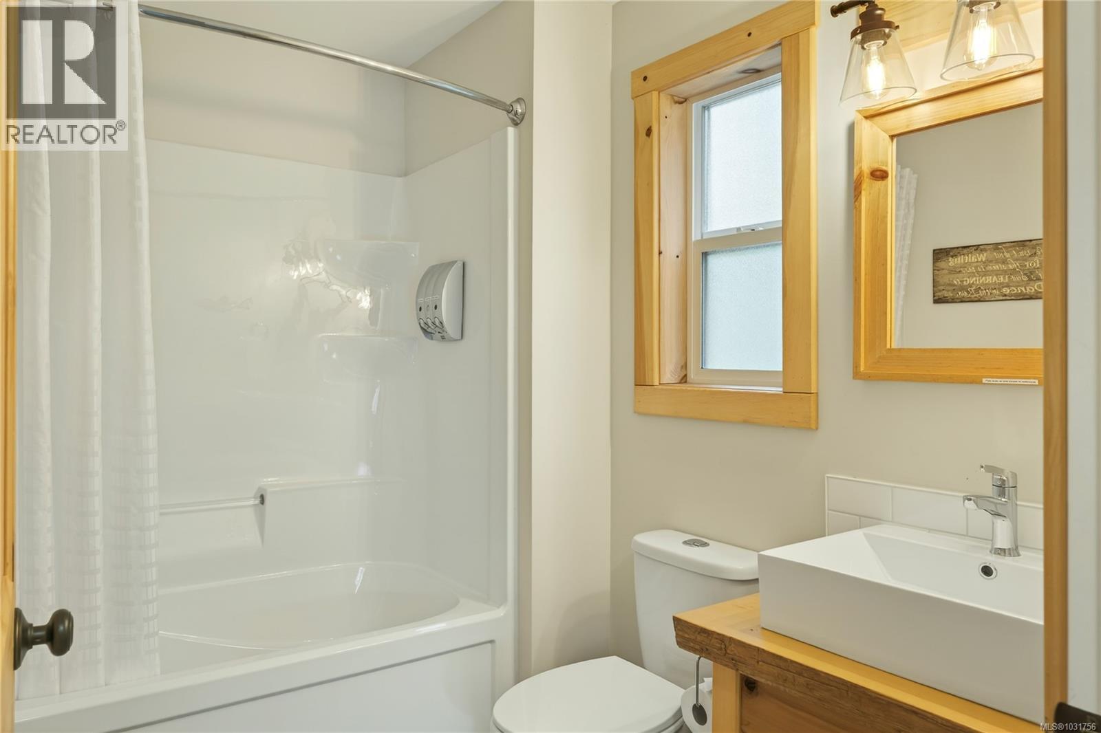 258&266 Boardwalk Blvd, Ucluelet, British Columbia  V0R 3A0 - Photo 59 - 1031756