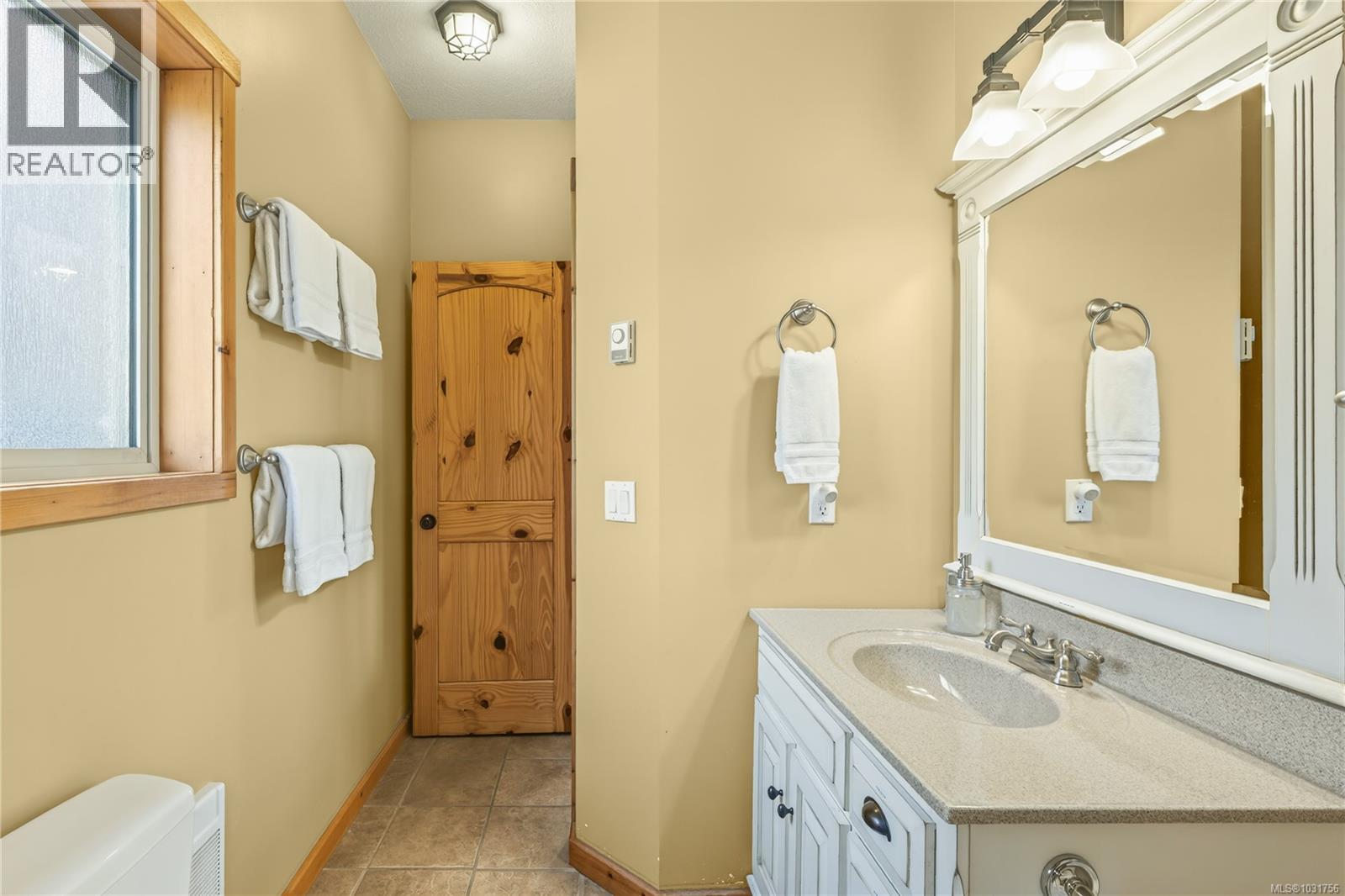 258&266 Boardwalk Blvd, Ucluelet, British Columbia  V0R 3A0 - Photo 33 - 1031756