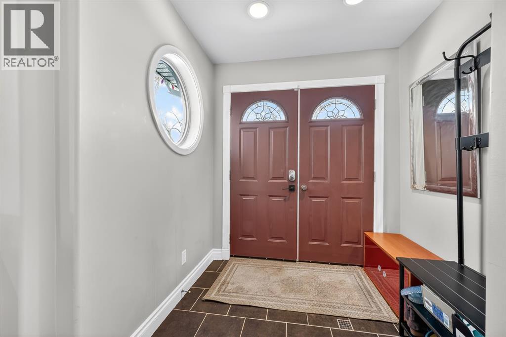 1027 75 Avenue SW, Calgary, Alberta  T2V 0S7 - Photo 3 - A2298788