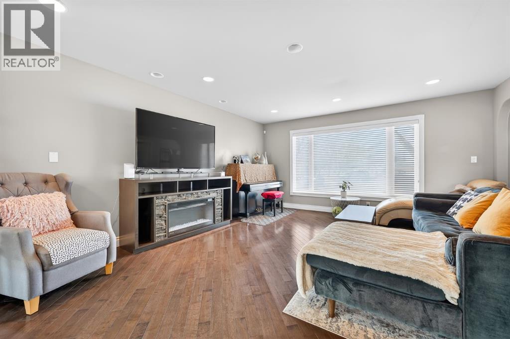 1027 75 Avenue SW, Calgary, Alberta  T2V 0S7 - Photo 6 - A2298788