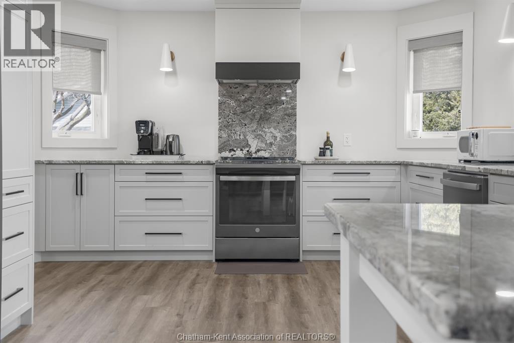 17938 Lakeshore Road, Rondeau Park, Ontario  N0P 1X0 - Photo 3 - 26007245