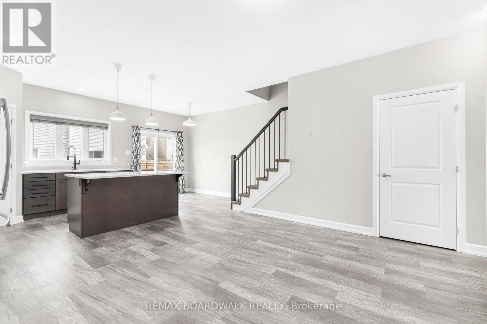 58 Vimy Ridge Crescent, Arnprior, Ontario  K7S 0H7 - Photo 11 - X12985302