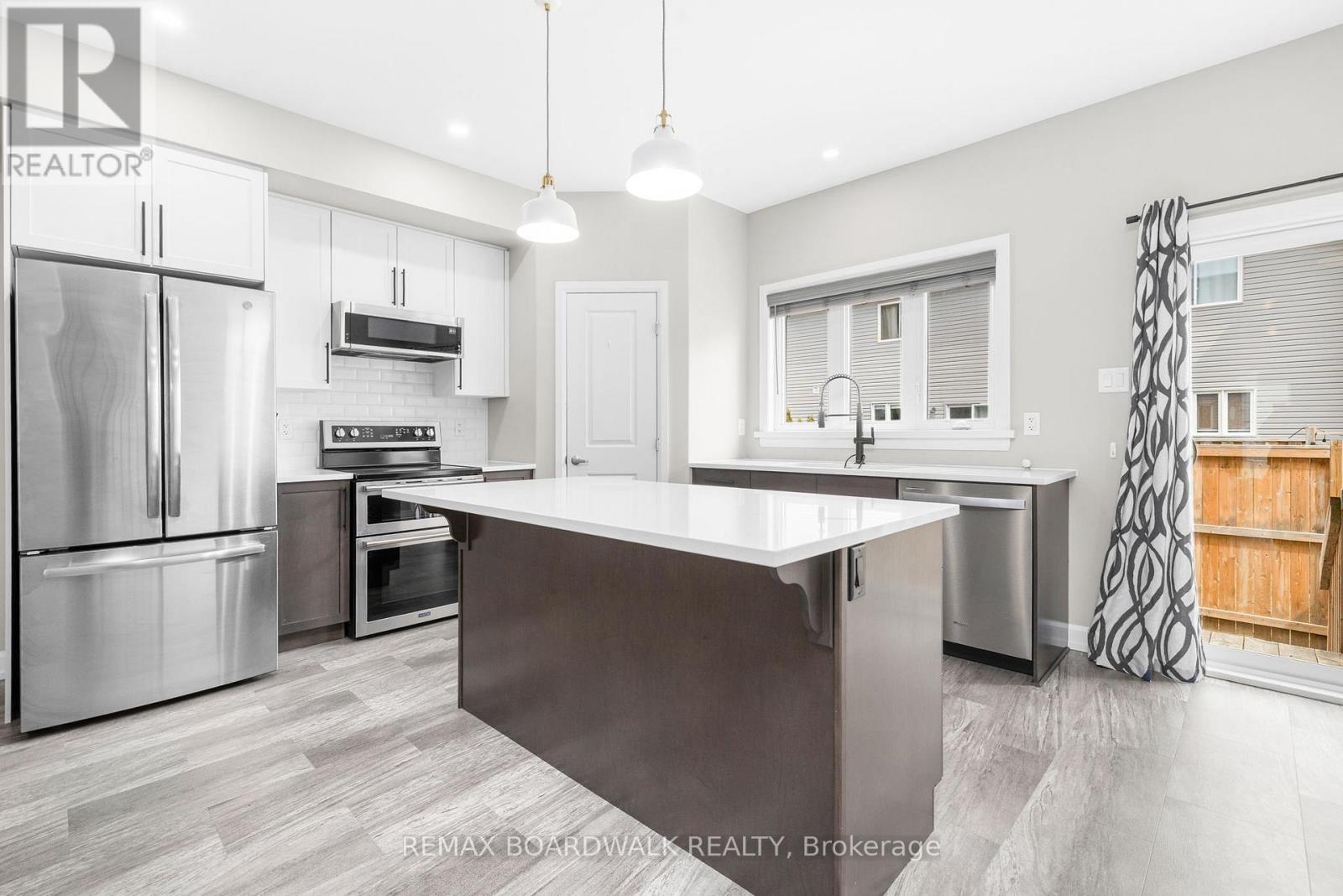 58 Vimy Ridge Crescent, Arnprior, Ontario  K7S 0H7 - Photo 12 - X12985302