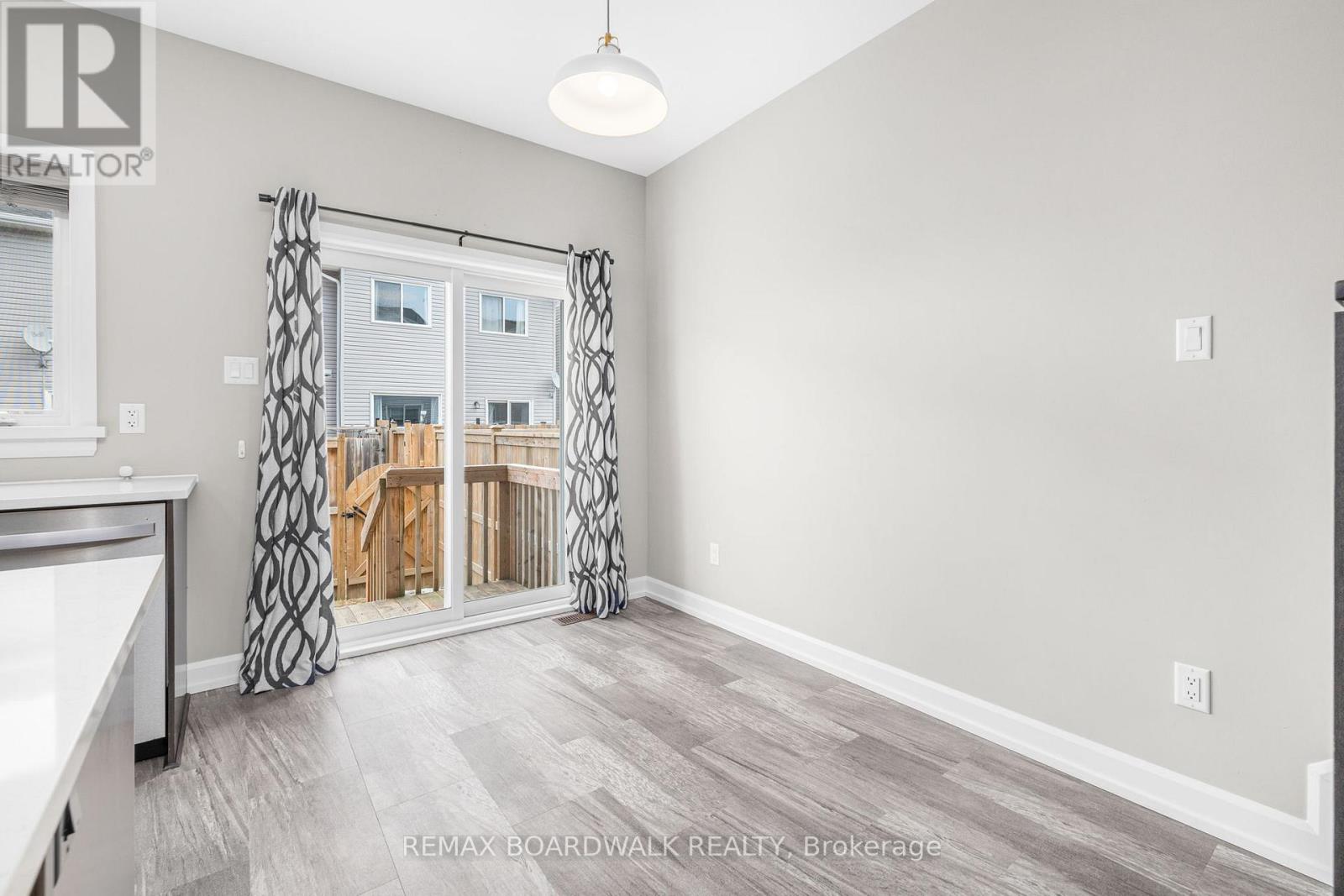 58 Vimy Ridge Crescent, Arnprior, Ontario  K7S 0H7 - Photo 17 - X12985302