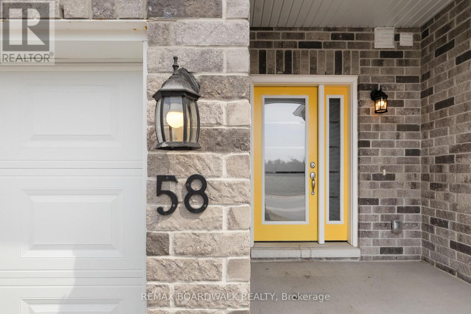 58 Vimy Ridge Crescent, Arnprior, Ontario  K7S 0H7 - Photo 3 - X12985302